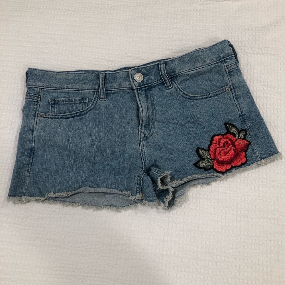 Denim Shorts with rose details.